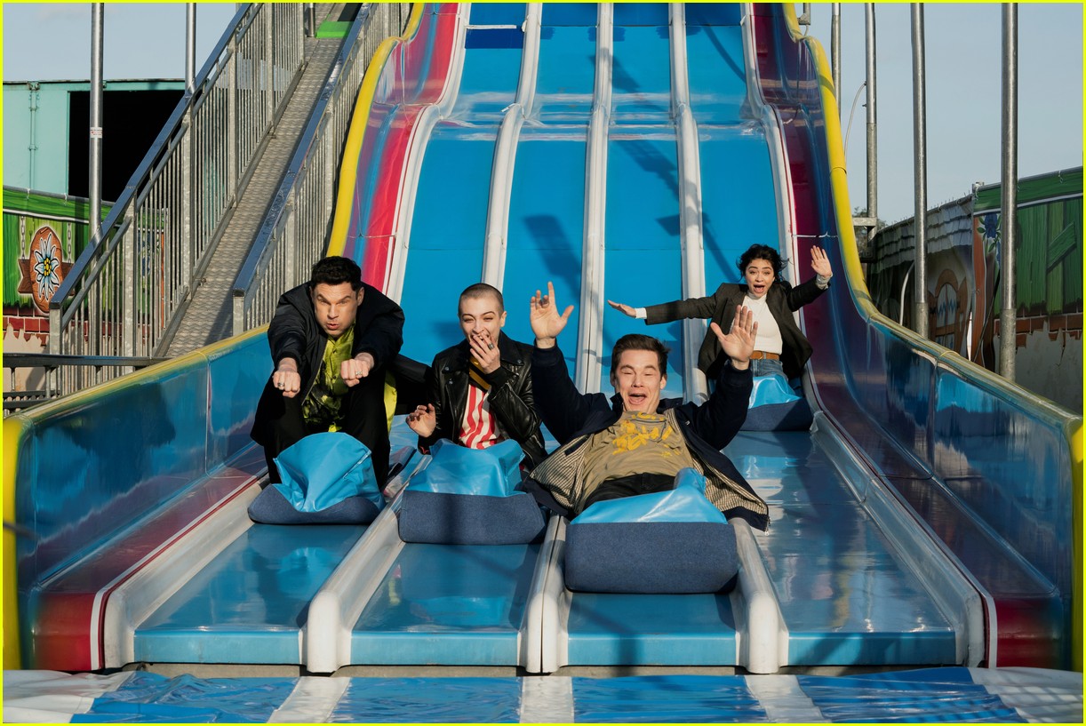 Sarah Hyland & Adam Devine Reunite In 'Pitch Perfect Bumper In Berlin