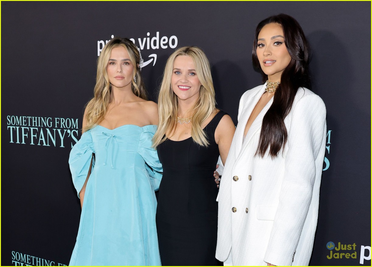 Zoey Deutch & Shay Mitchell Join Producer Reese Witherspoon at