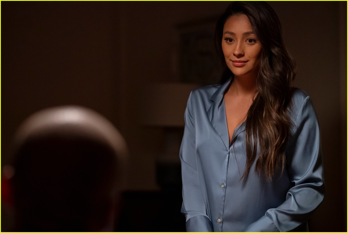 Full Sized Photo of kendrick sampson zoey deutch shay mitchell