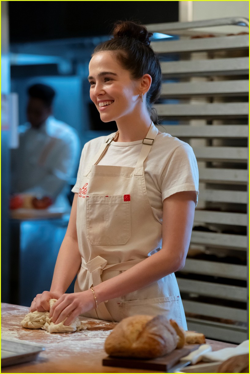 Zoey Deutch & Kendrick Sampson Meet Because of a Gift Mix-Up in
