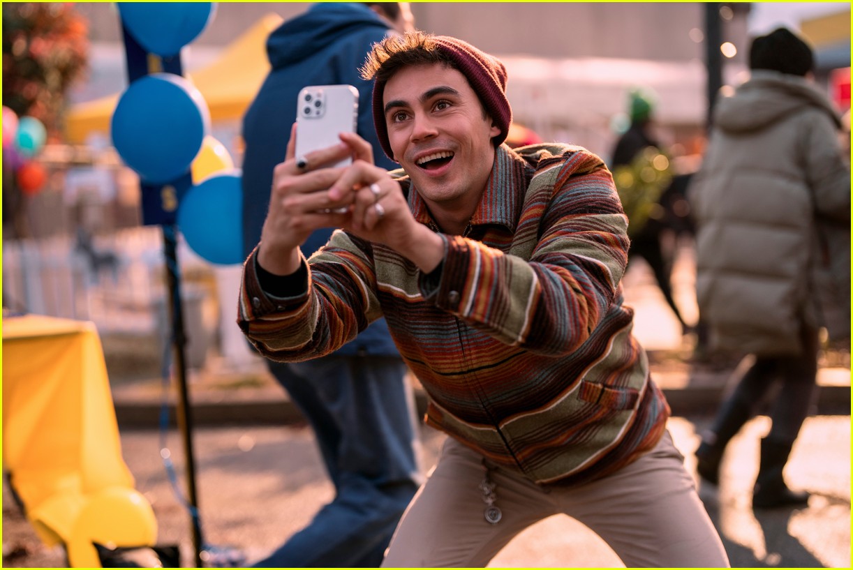 Tyler Alvarez Dishes On Playing Bisexual Carlos On 'Blockbuster