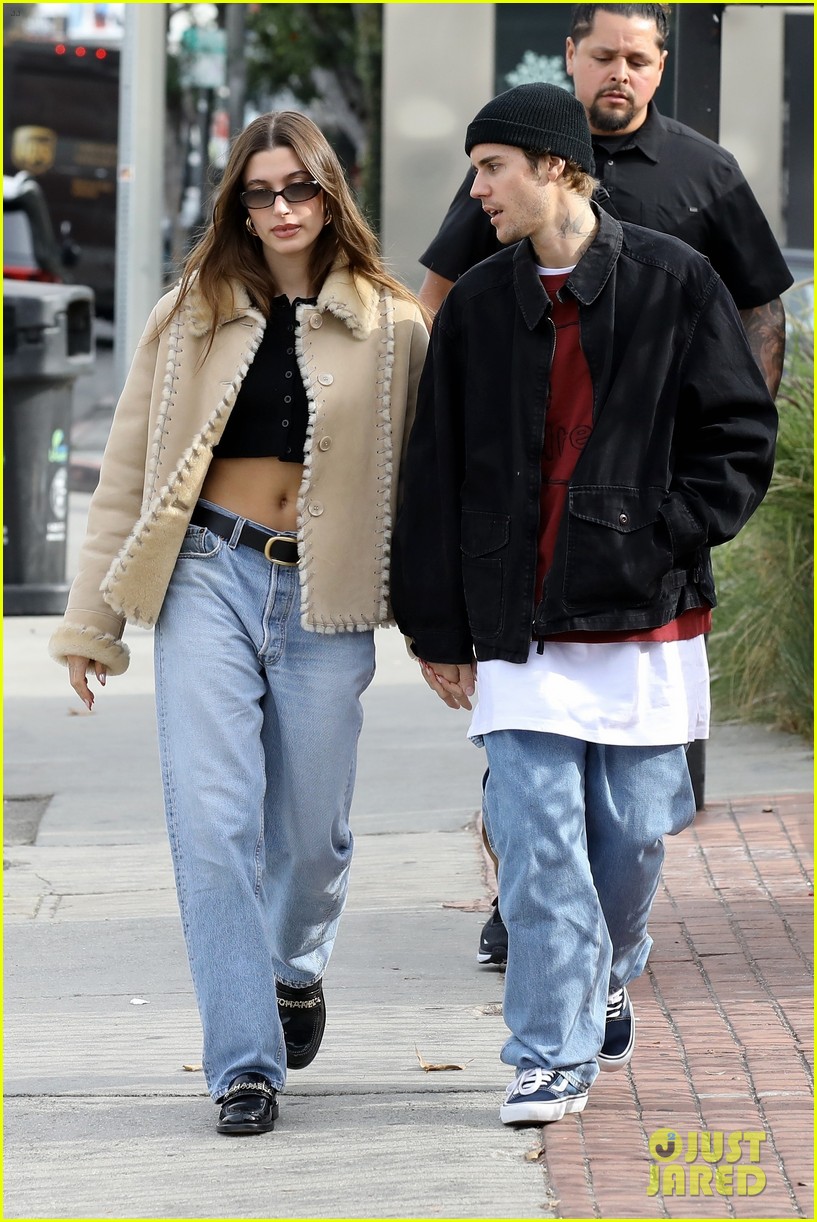 Hailey & Justin Bieber Hold Hands While Shopping Ahead Of The Holidays ...