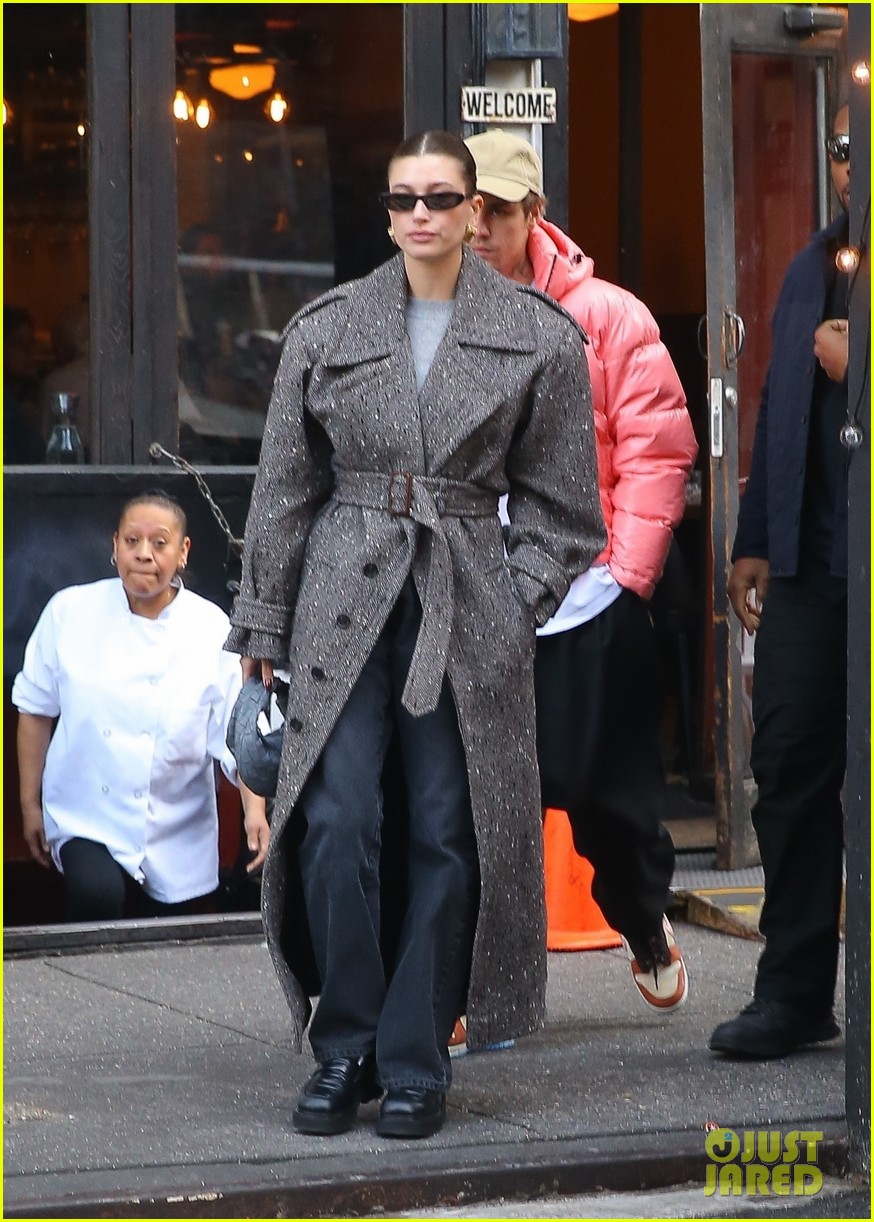 justin-hailey-bieber-reunite-in-nyc-for-brunch-with-pals-photo