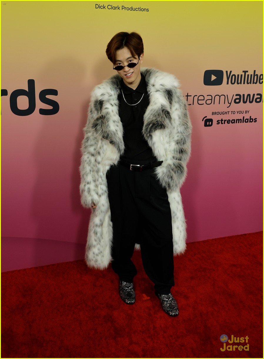 Full Sized Photo of charli damelio among winners at youtube streamy