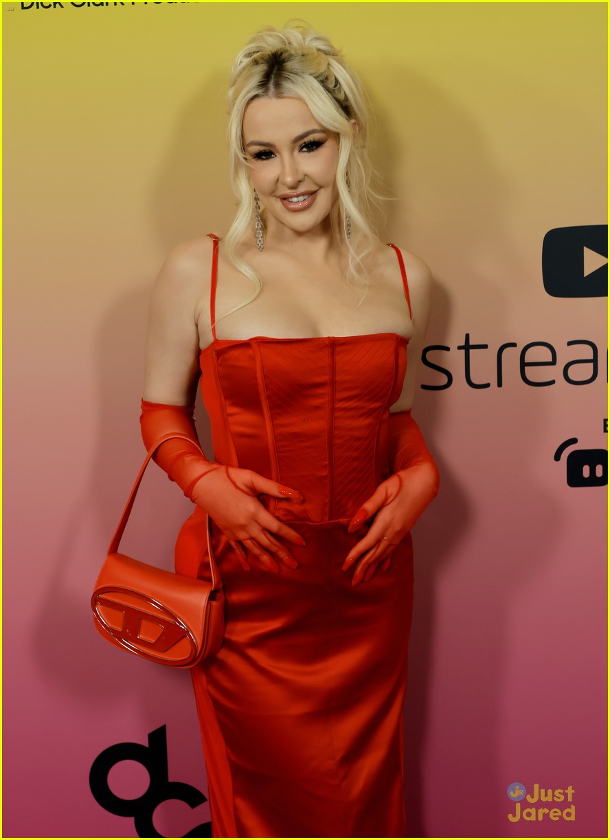 Full Sized Photo of charli damelio among winners at youtube streamy