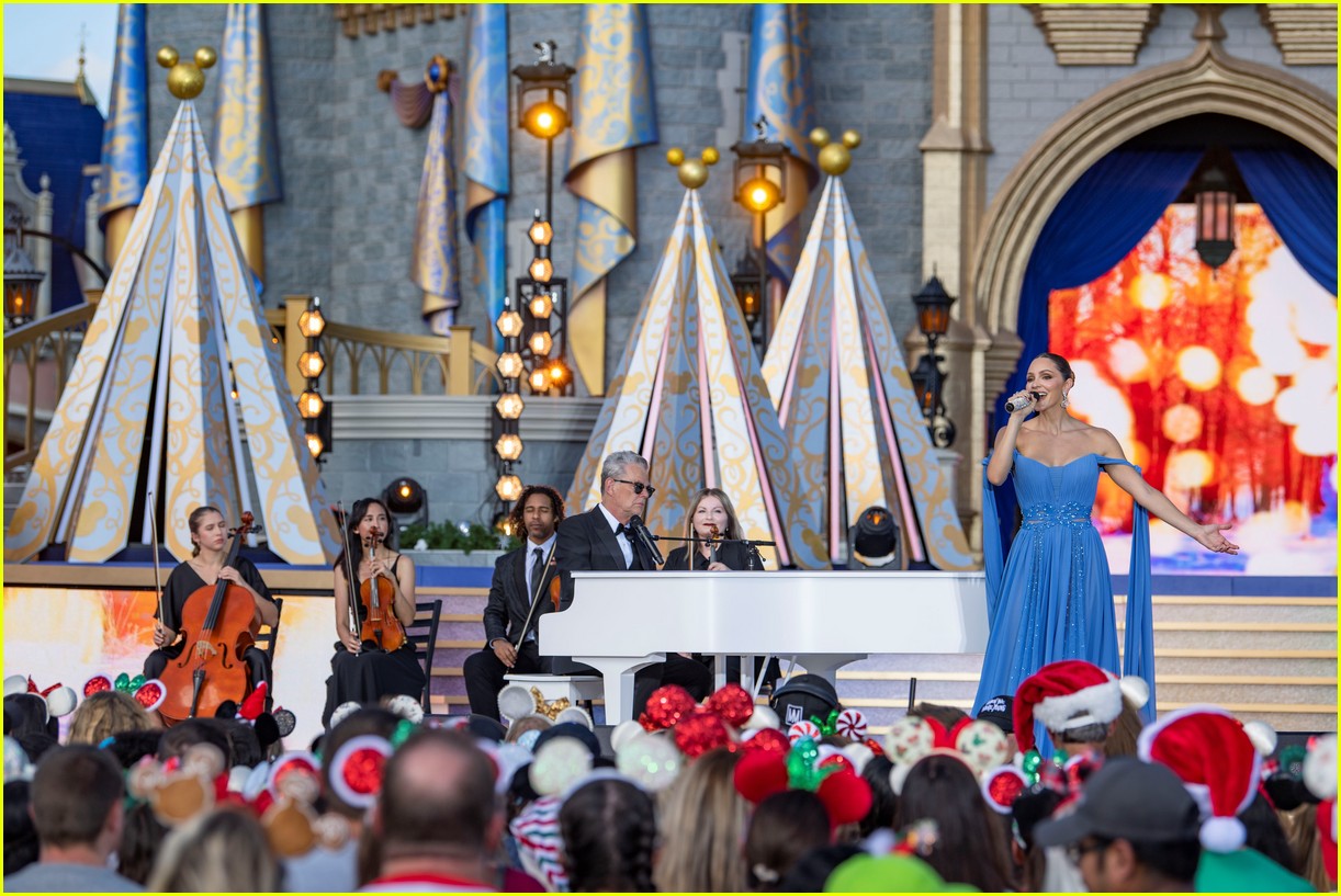 Here's Everyone Performing at the Disney Christmas Parade for 2022 