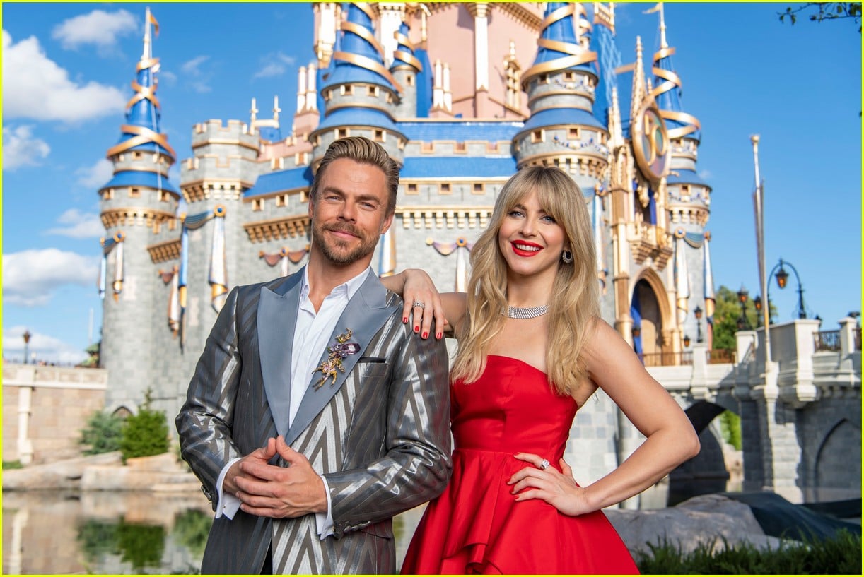 Here's Everyone Performing at the Disney Christmas Parade for 2022