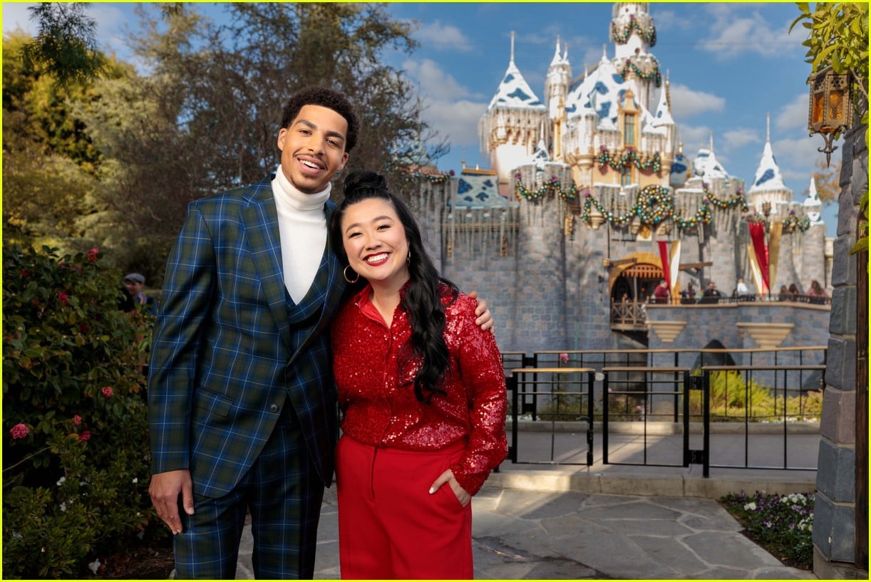 Here's Everyone Performing at the Disney Christmas Parade for 2022