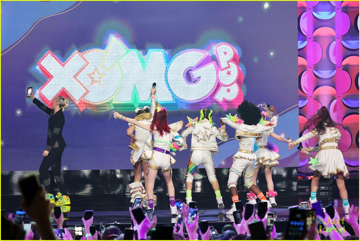 JoJo Siwa Hosts Night 1 of First Ever Children's & Family Emmy Awards