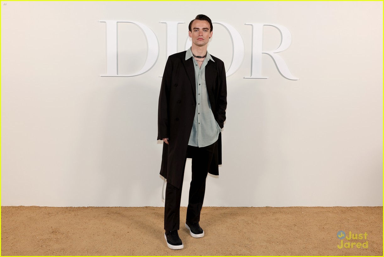 Thomas Doherty, Robert Pattinson, Suki Waterhouse & More Attend Dior ...