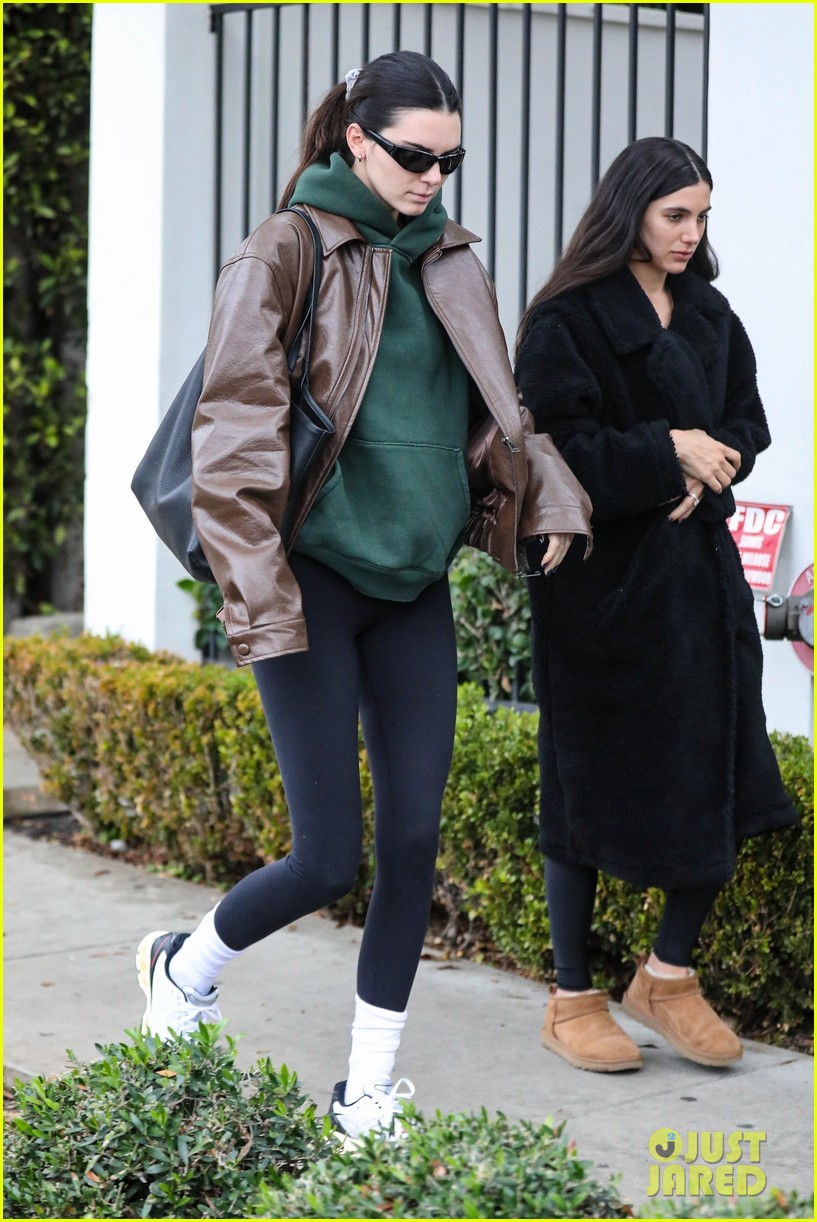 Hailey Bieber & Kendall Jenner Enjoy Lunch With Friends After Returning ...