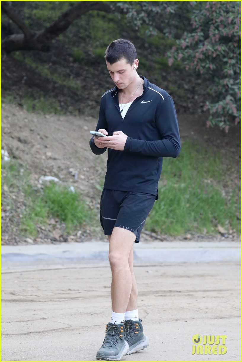 Shawn Mendes Steps Out for a Weekend Hike in Studio City Photo