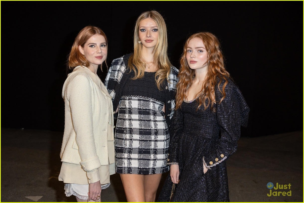 sadie sink watches chanel fashion show in front row 09