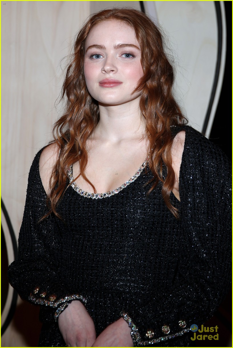 Full Sized Photo of sadie sink watches chanel fashion show in front row ...