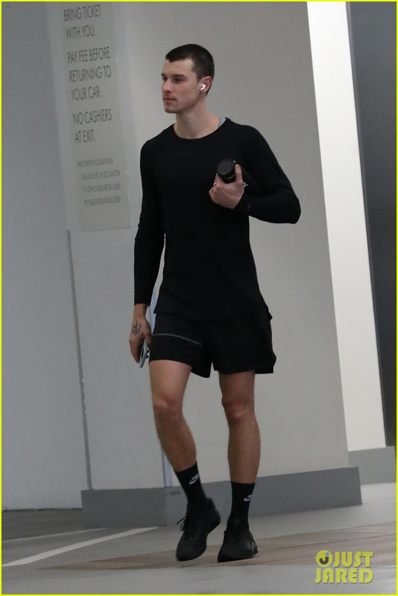 Shawn Mendes Kicks Off the Week With a Workout After Debuting New Look