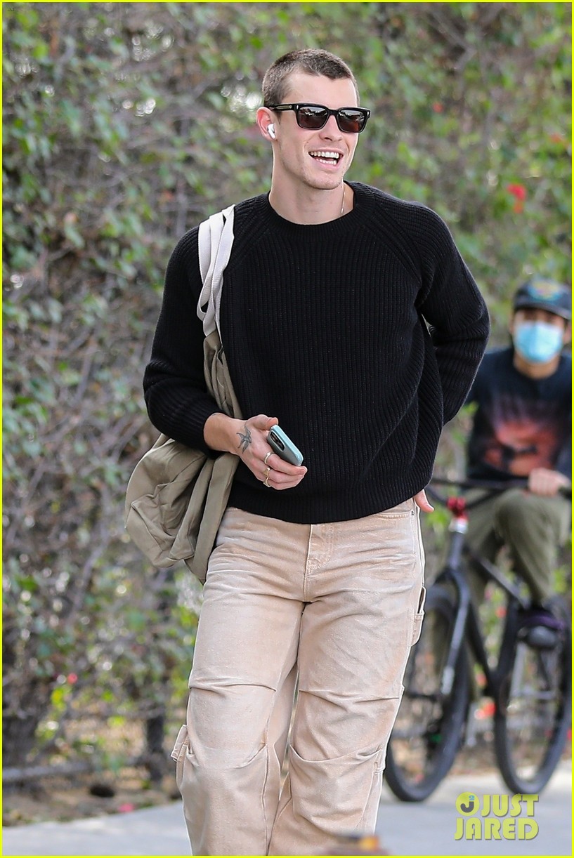 Shawn Mendes Shows Off His Freshly Buzzed Head During Grocery Run ...