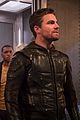 stephen amell back as oliver queen arrow for the flash final season 02