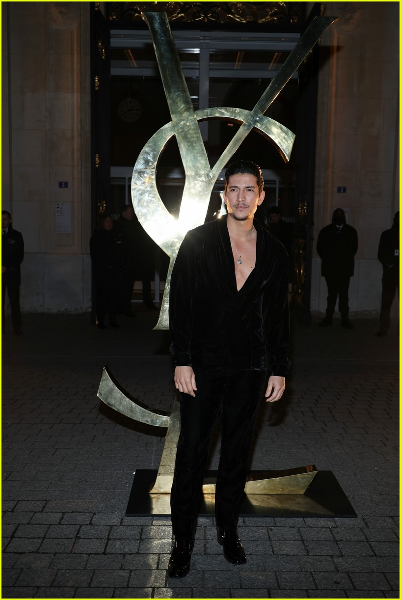 wednesday-s-jenna-ortega-percy-hynes-white-georgie-farmer-hit-up