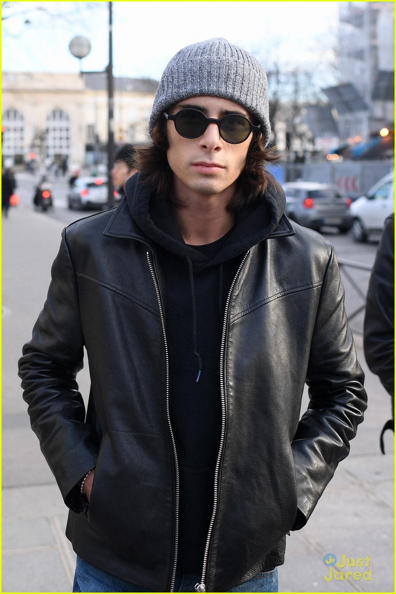 jenna-ortega-percy-hynes-white-georgie-farmer-go-sightseeing-after