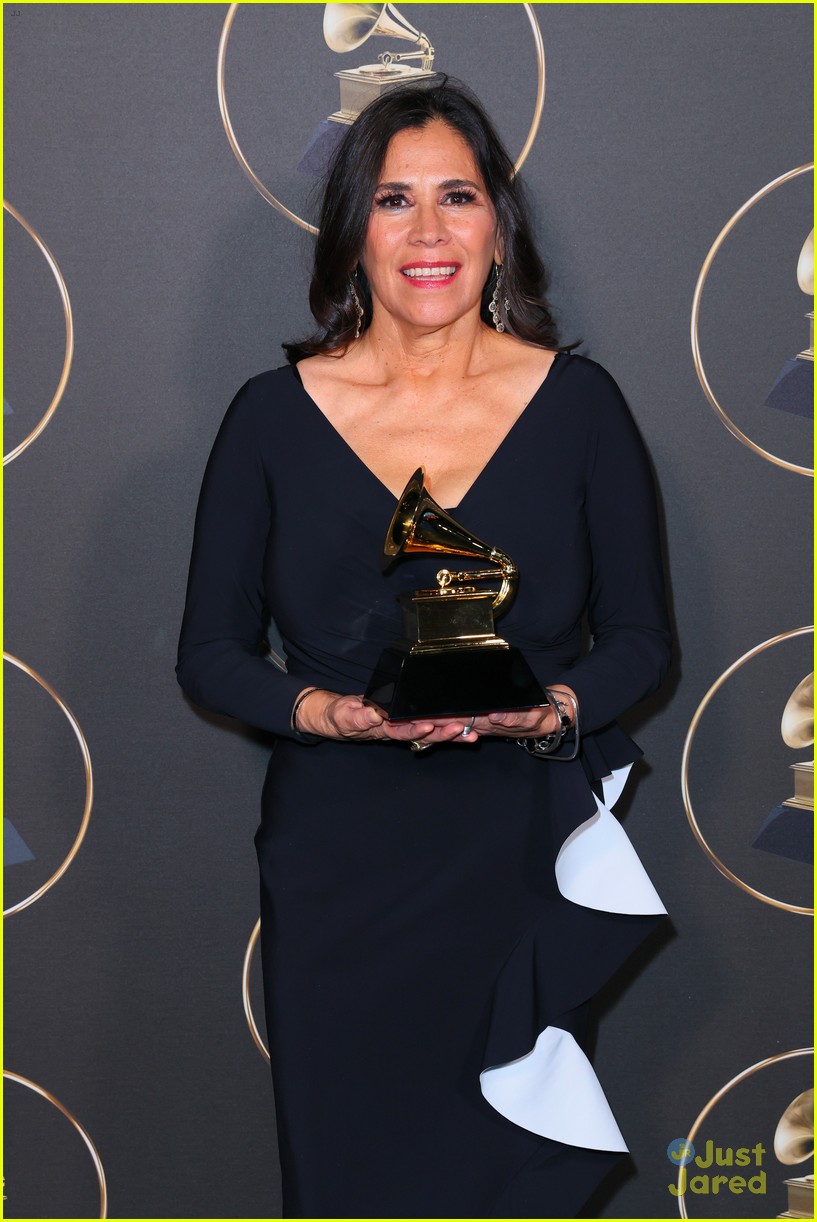 'Encanto' Wins Multiple Awards at Grammys 2023 Photo 1368137 Photo