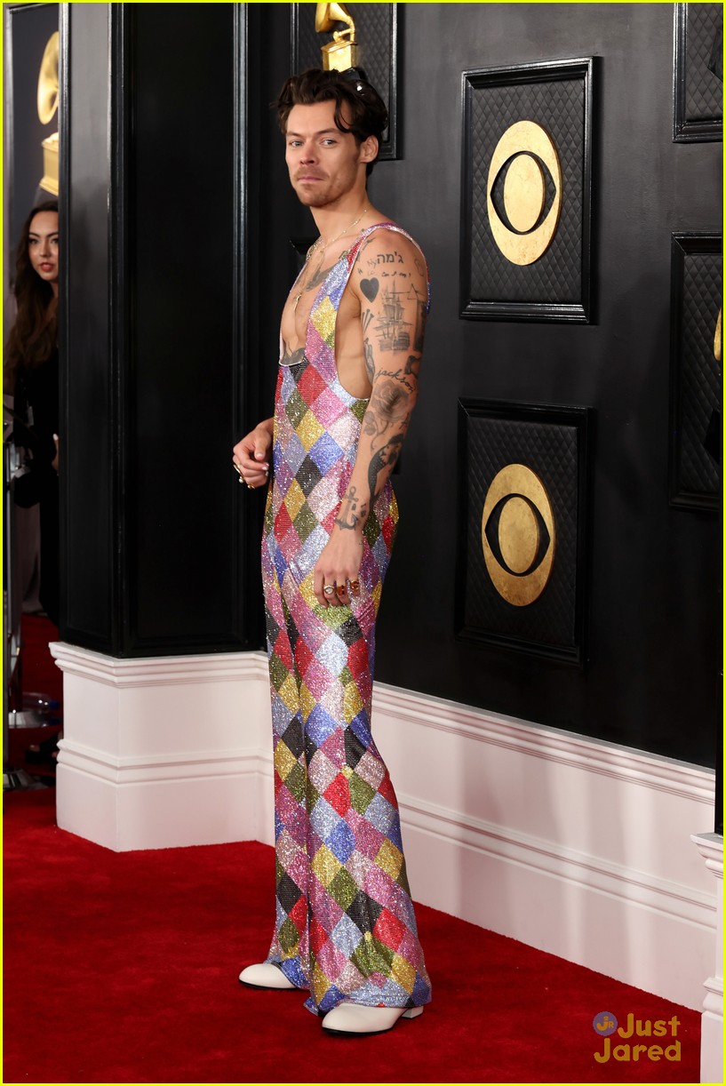 Harry Styles Dons Sparkly Jumpsuit for Grammys 2023 Arrival Photo