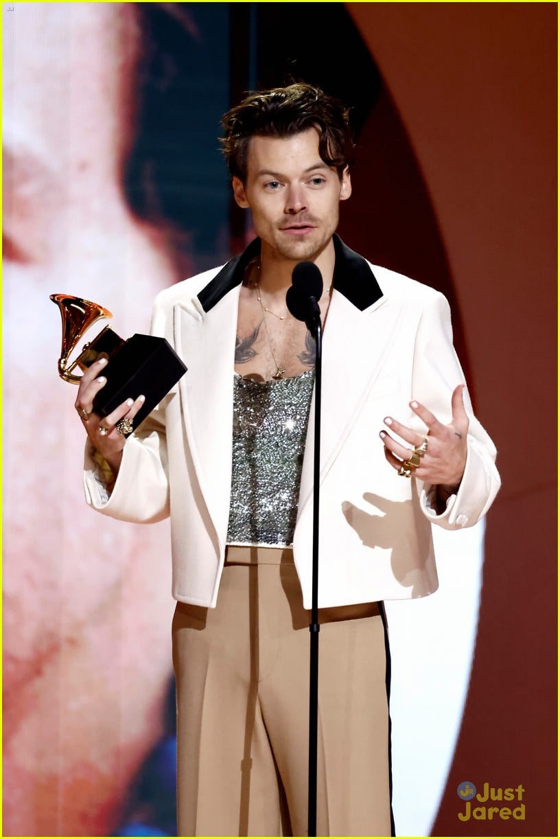 Harry Styles Dances It Out to 'As It Was' for Grammys 2023 Performance