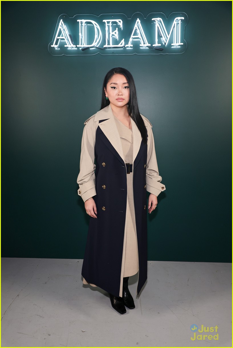 Full Sized Photo of lana condor maddie ziegler claudia sulewski sit