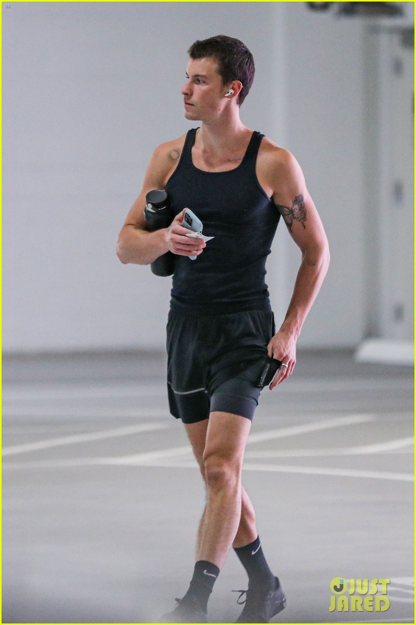 Full Sized Photo of shawn mendes muscles tank after gym session 01