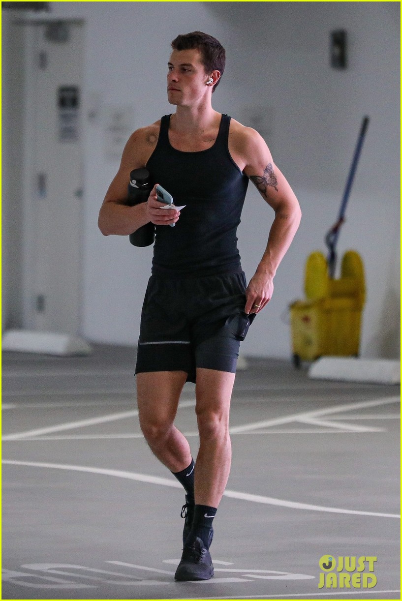 Full Sized Photo of shawn mendes muscles tank after gym session 11