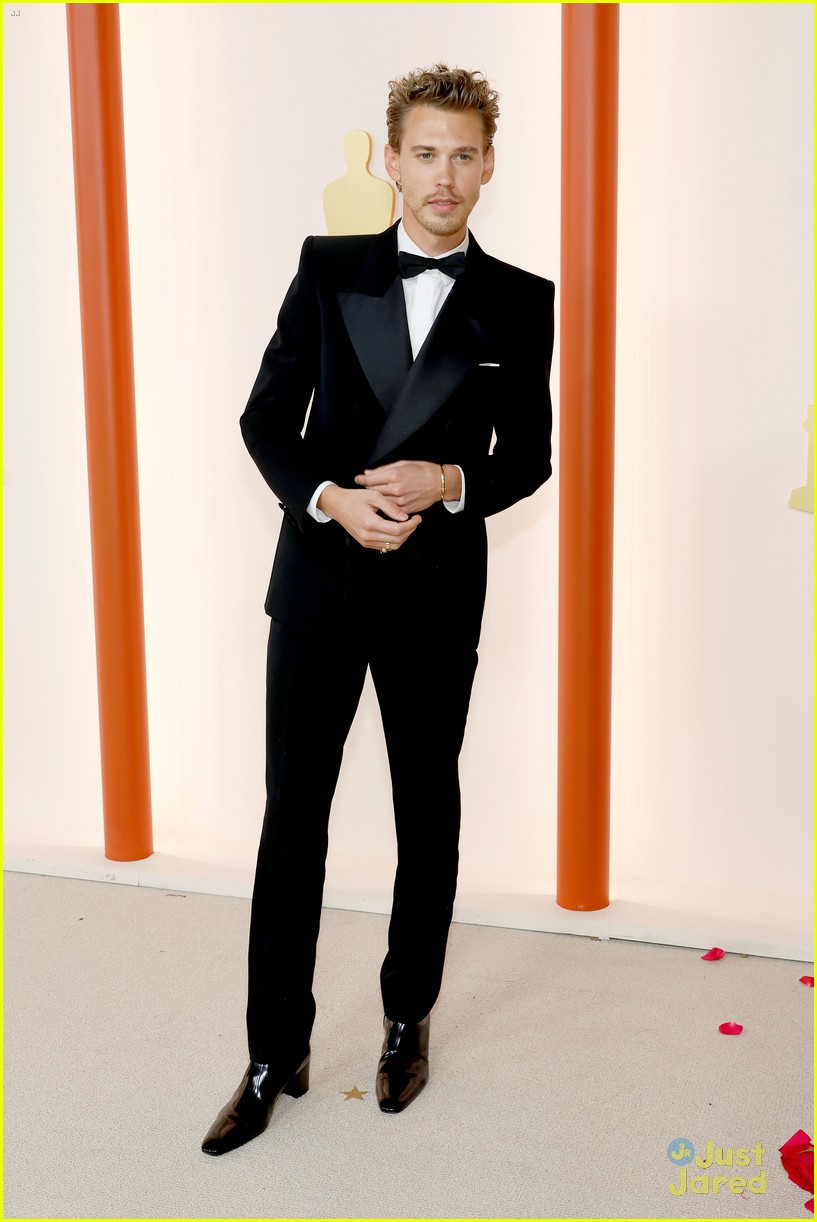 Austin Butler Looks Handsome at First Oscars Ceremony Photo 1371401