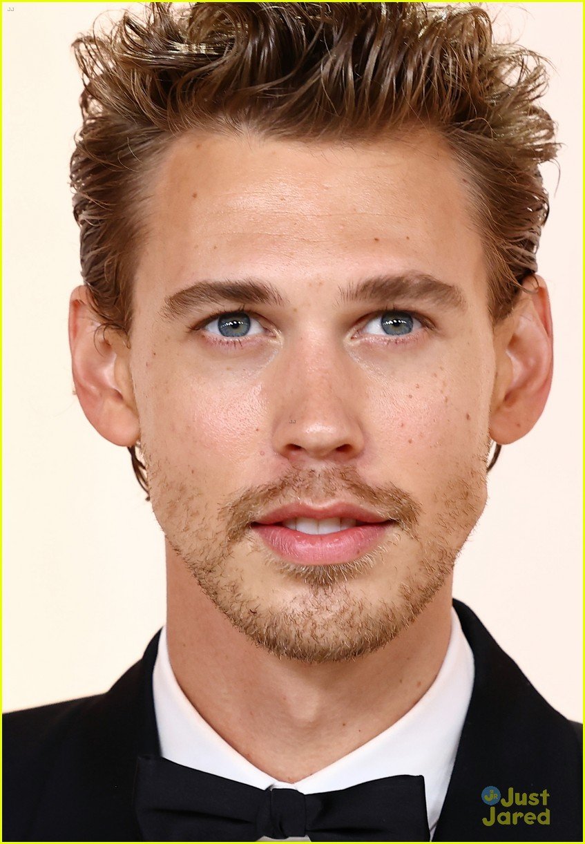 Full Sized Photo of austin butler looks handsome at first oscars