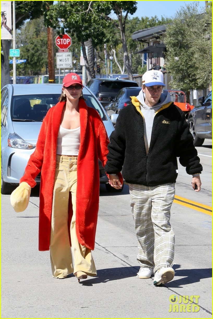 Justin Bieber Gives Wife Hailey A Kiss After Sunday Brunch Date In La Photo 1372864 Photo 