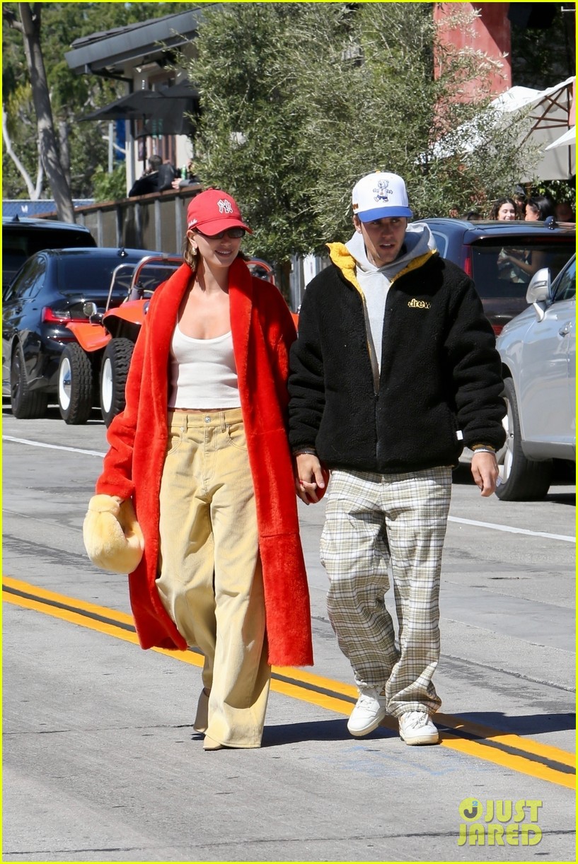 Justin Bieber Gives Wife Hailey A Kiss After Sunday Brunch Date In La Photo 1372876 Photo 