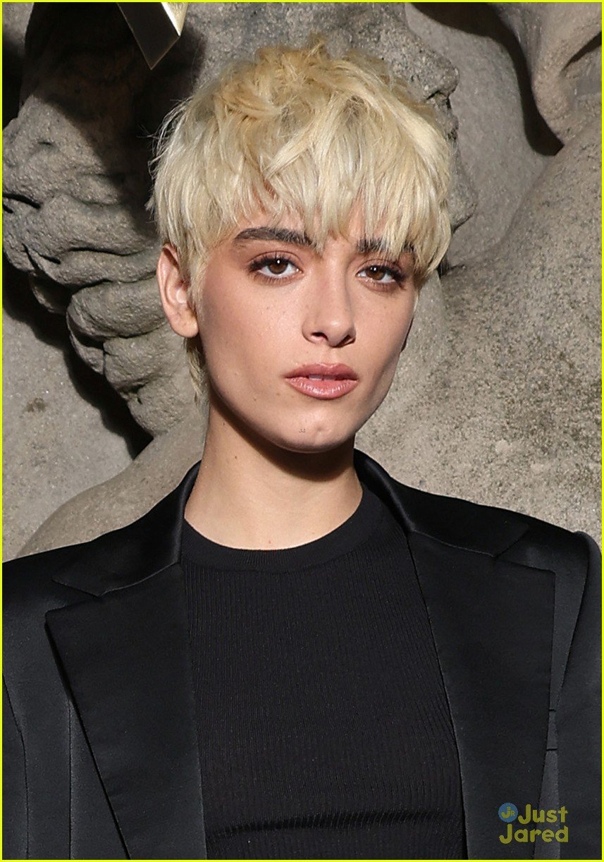 Full Sized Photo of dixie damelio debuts new blonde hair at saint