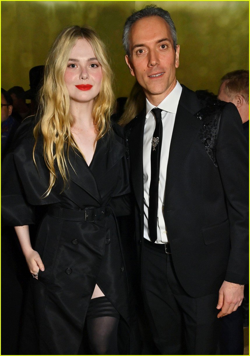 Full Sized Photo of elle fanning sadie sink more attend alexander