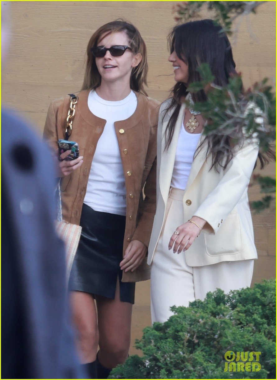 Full Sized Photo Of Emma Watson Out Malibu Taylor Swift Tour 009 Emma