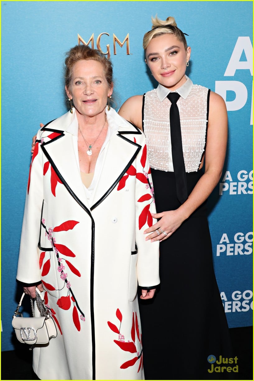 Florence Pugh Brings Mom Deborah & Grandma Pat To 'a Good Person 