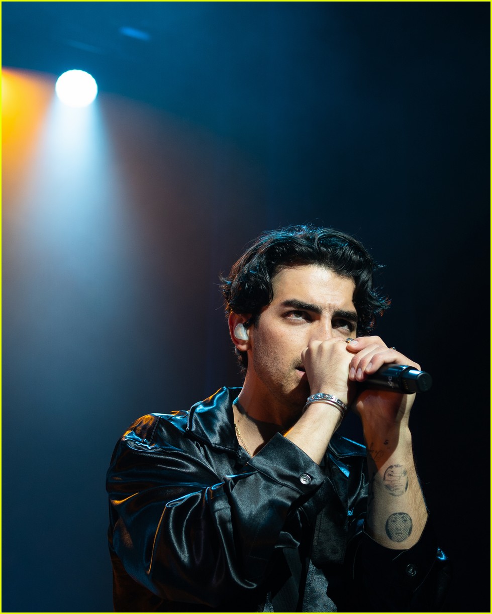 Jonas Brothers Kick Off Broadway Residency, Kevin Jonas Makes Broadway ...