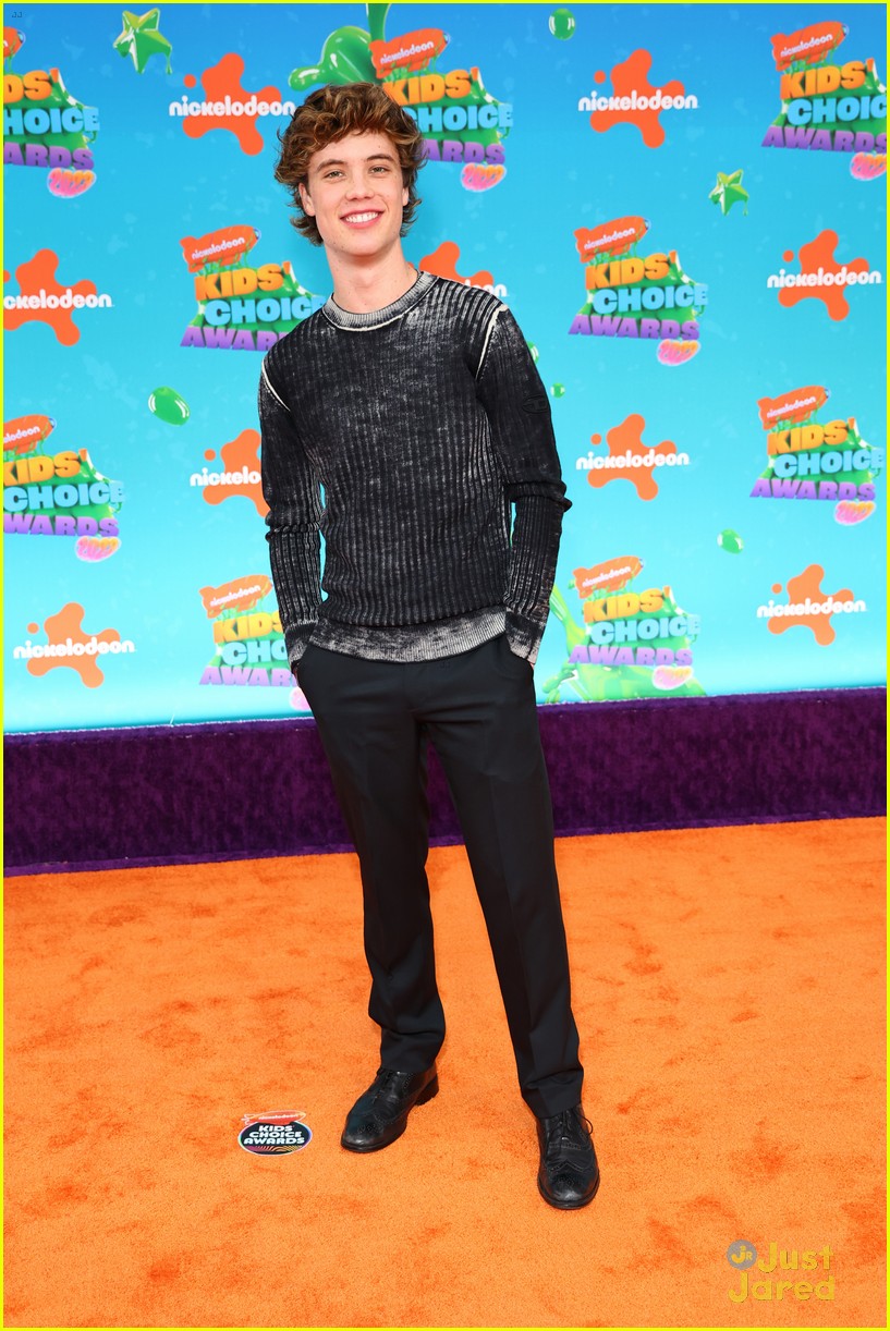 Full sized photo of the really loud house cast attend the kids choice