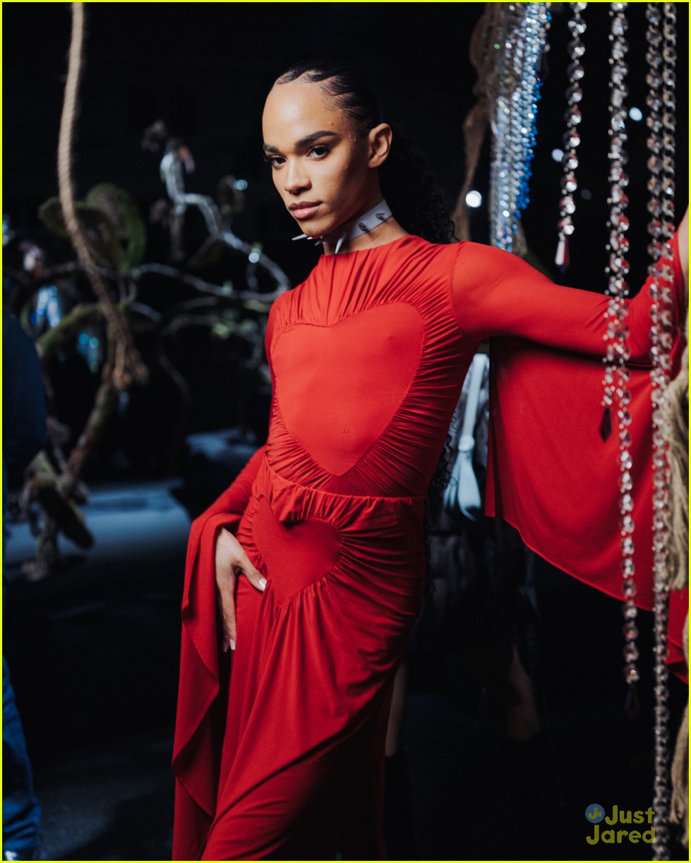 Maddie Ziegler Blocks Her Eyebrows for Acne Studios Fashion Show with