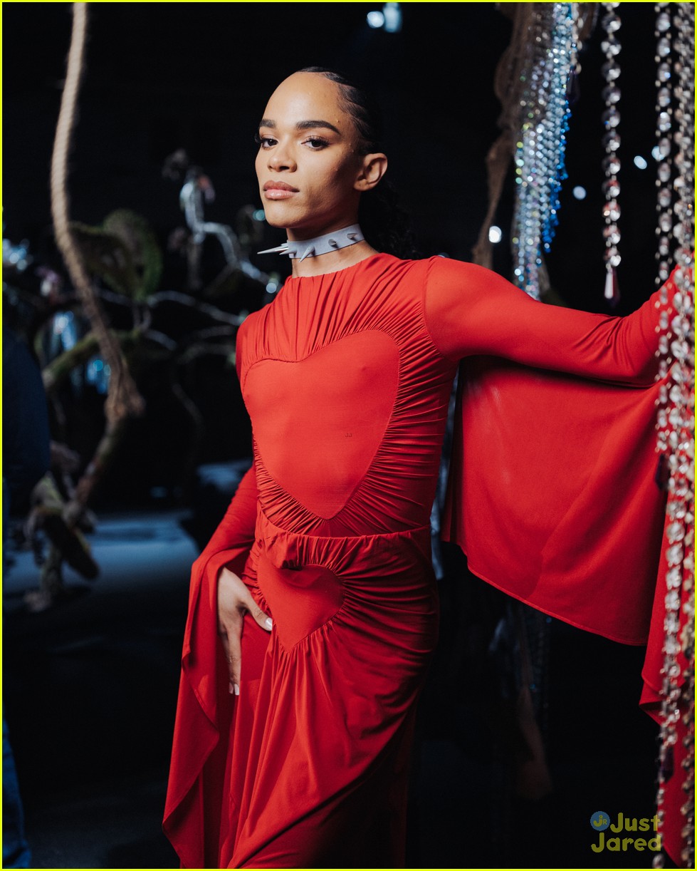 Maddie Ziegler Blocks Her Eyebrows for Acne Studios Fashion Show with