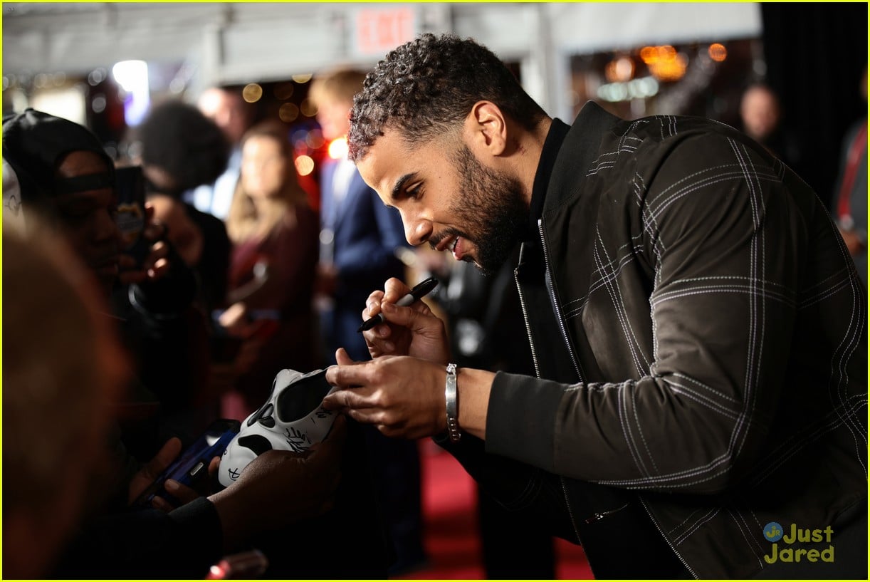 Mason Gooding & Girlfriend Amenah Soares Make Red Carpet Debut at 'Scream VI' Premiere Photo
