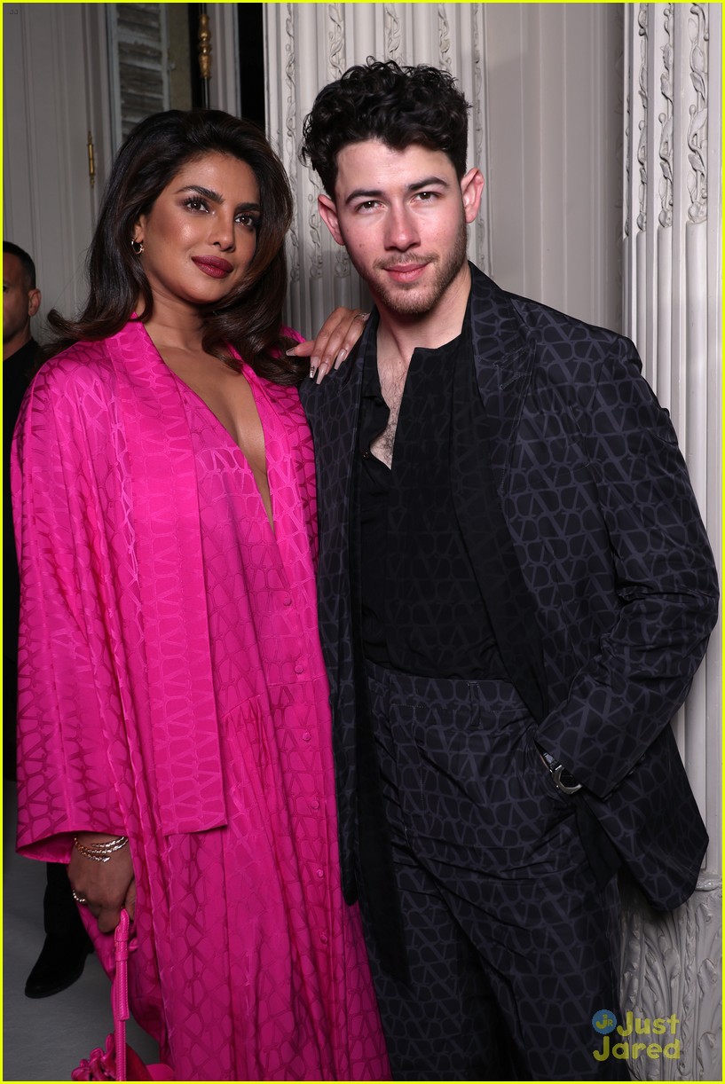 Nick Jonas & Priyanka Chopra Couple Up at Valentino Fashion Show in ...