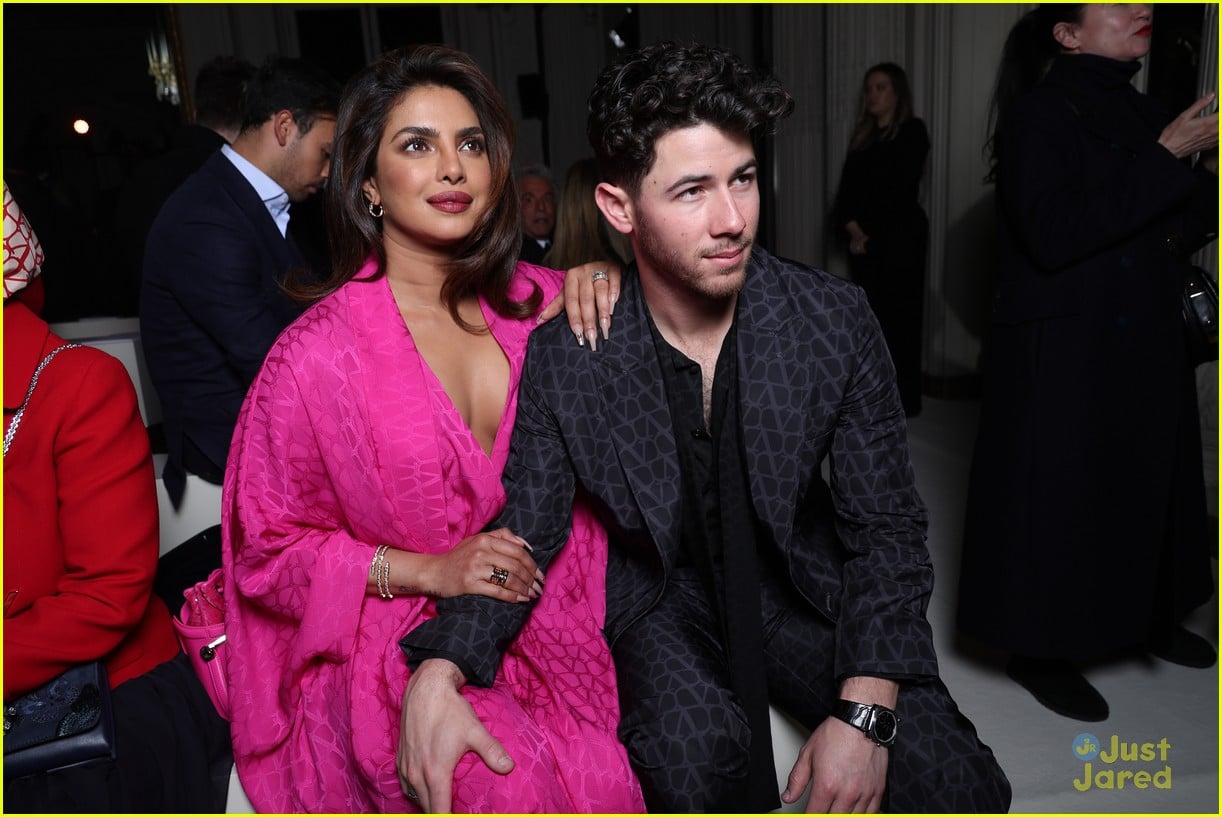 Nick Jonas And Priyanka Chopra Couple Up At Valentino Fashion Show In Paris Photo 1370632 4837