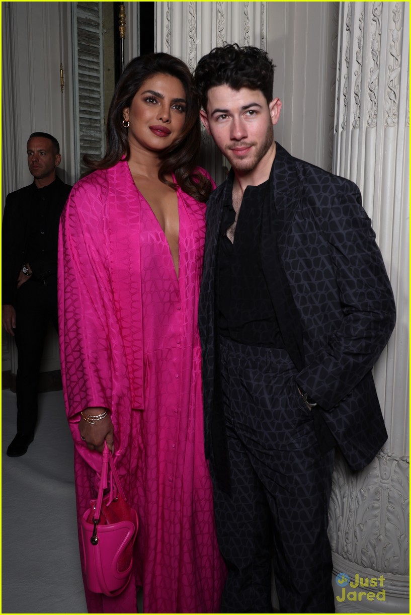 Nick Jonas & Priyanka Chopra Couple Up at Valentino Fashion Show in ...