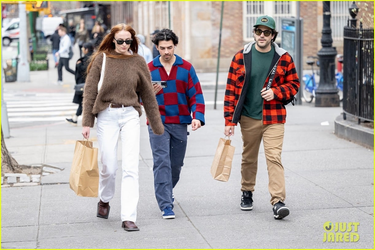 Sophie Turner & Mikey Deleasa Pull Hand Holding Prank on Joe Jonas ...