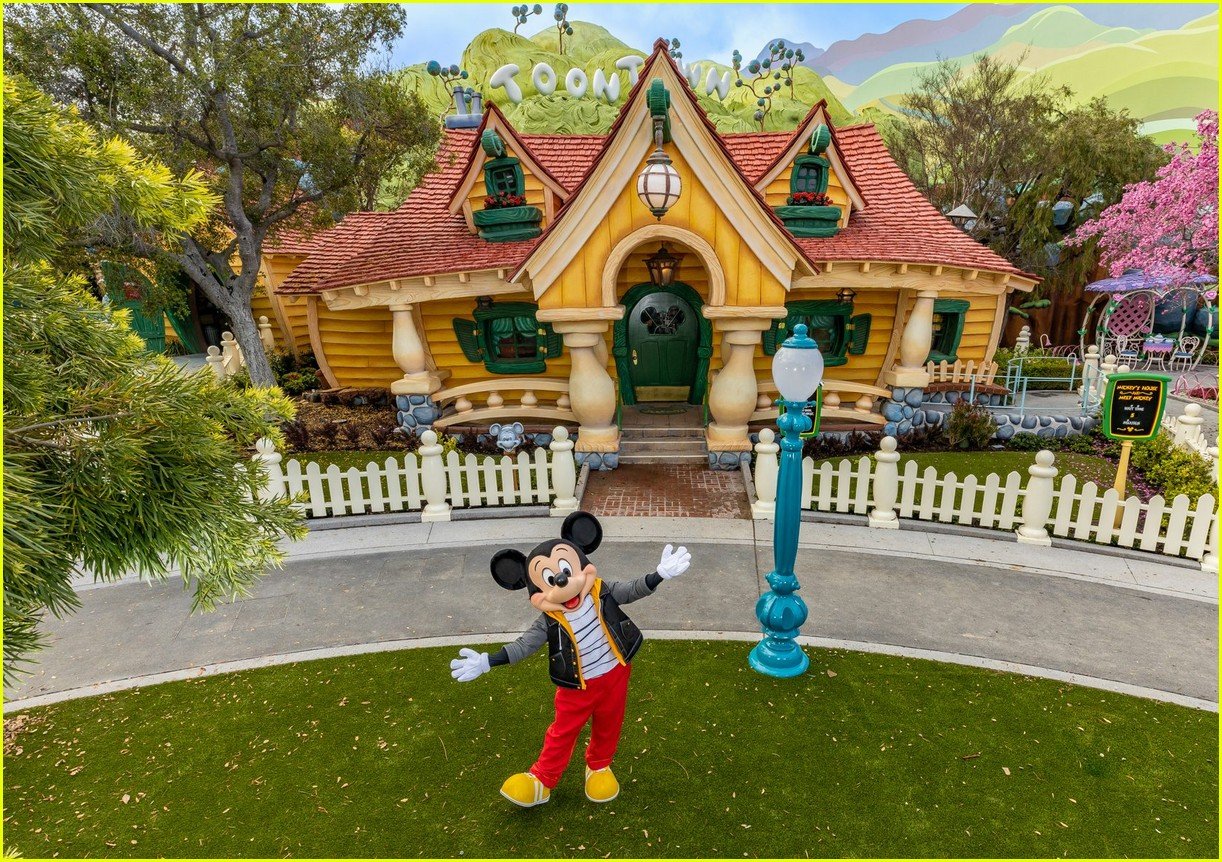 mickeys toontown reopens this weekend heres whats new 02