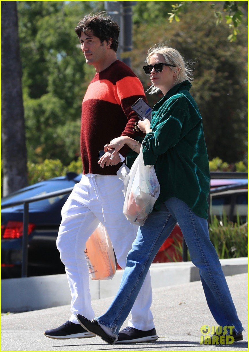 Ashley Benson & Boyfriend Brandon Davis Pick Up Pet Supplies While