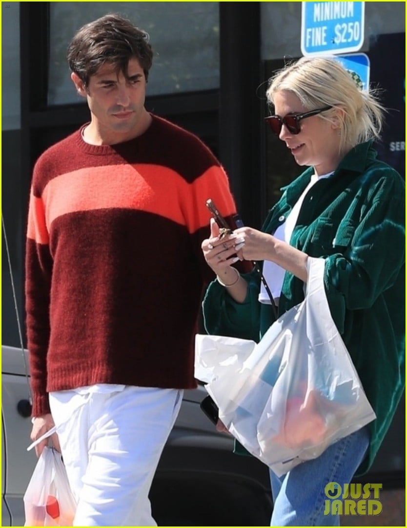 Ashley Benson & Boyfriend Brandon Davis Pick Up Pet Supplies While