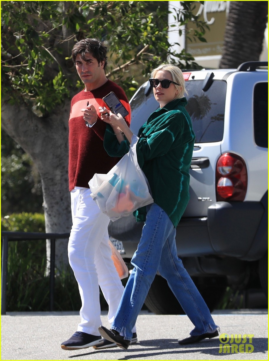 Ashley Benson & Boyfriend Brandon Davis Pick Up Pet Supplies While